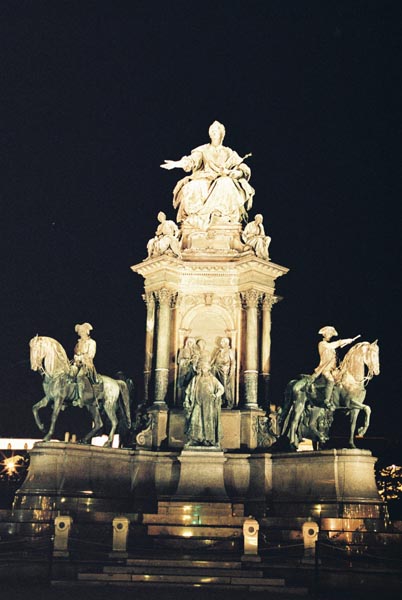 vienna196nightF1040035